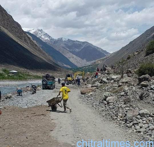 chitraltimes ismaili volunteers busy in road repair and maintanance upper chitral 4