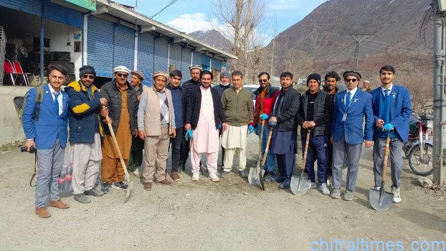 یومِ امامت؛ اسماعیلی برادری کا خدمتِ خلق کا عملی مظاہرہ، رضاکاروں نے سنگور بلچ روڈ کے کھڈوں کو بھرکر سڑک ٹریفک کیلئے ہموار کردیا، 
