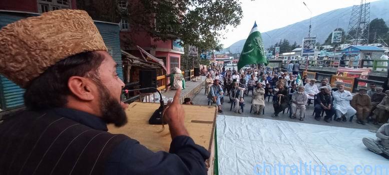 جماعت اسلامی کے زیر اہتمام پٹرولیم لیوی کے خلاف دھرنا لویر چترال کے اتالیق پل پر جاری 