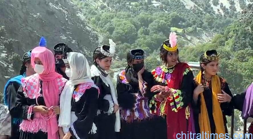 کالاش قبیلے کا مذہبی تہوار اوچال اپنی تمام تر رعنائیوں کے ساتھ اختتام پذیر، ملکی و غیر ملکی سیاحوں کی بڑی تعداد میں شرکت