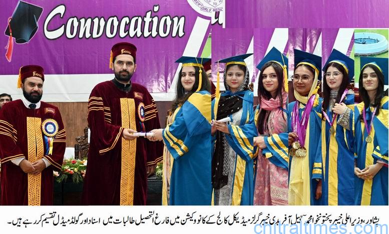  2400 ڈاکٹرز میرٹ پر بھرتی کئے جارہے ہیں جبکہ مزید بھرتیاں بھی کی جائیں گی تاکہ عوام کو بہتر طبی سہولیات فراہم کی جا سکیں۔ وزیر اعلیٰ کا خیبر گرلز میڈیکل کالج کے کانووکیشن سے خطاب