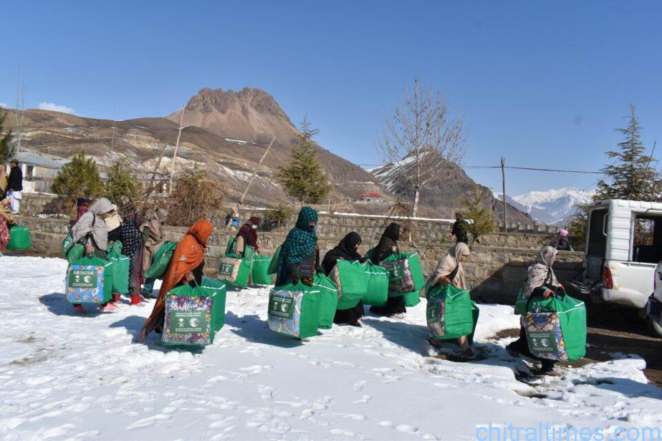 chitraltimes king salman relief distribution 6