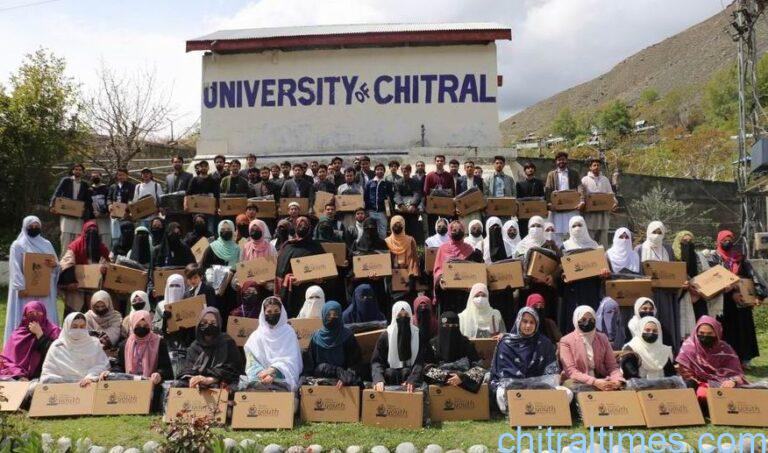 chitraltimes laptop distribution in university of chitral 3