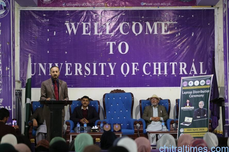 chitraltimes laptop distribution in university of chitral 4