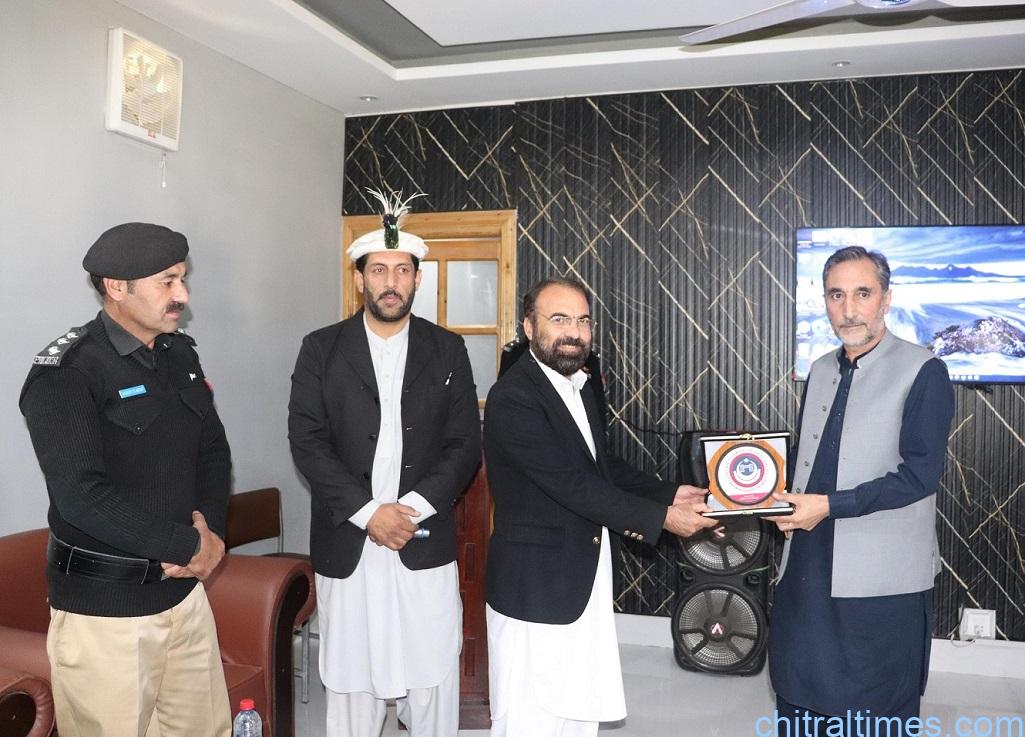 chitraltimes lower chitral police awarness session for girls school students 3
