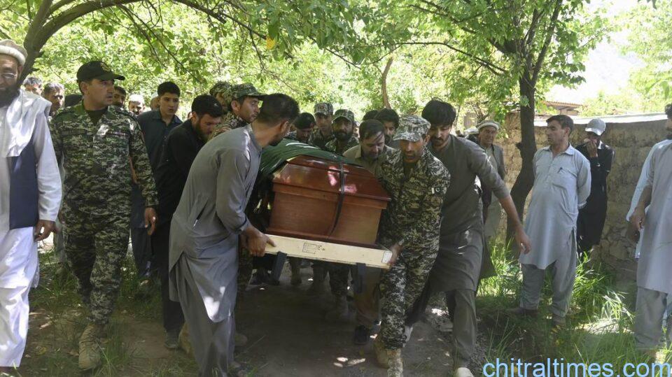 chitraltimes maj shaheed ismail shah funeral prayers parwak upper chitrral 1