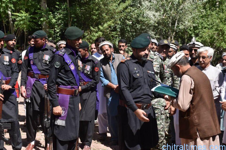 chitraltimes maj shaheed ismail shah funeral prayers parwak upper chitrral 12