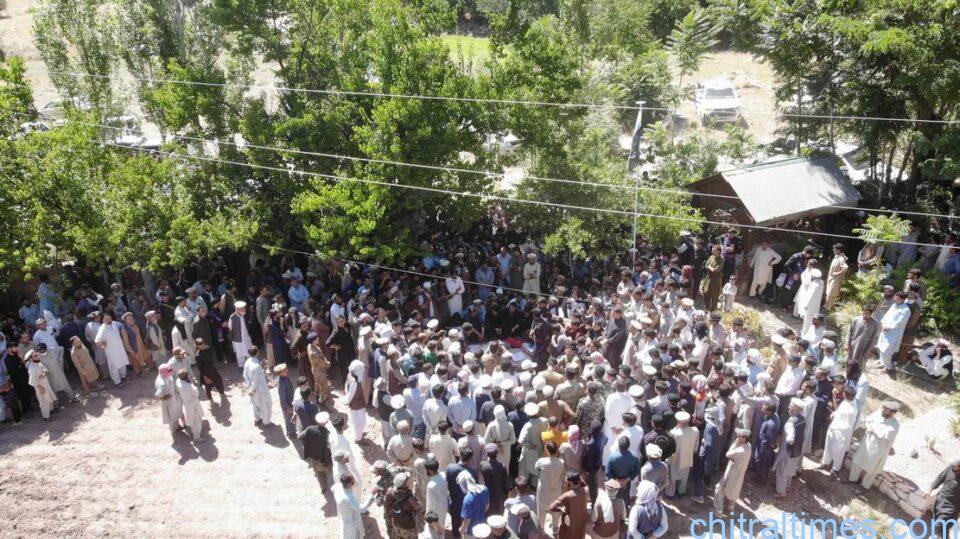 chitraltimes maj shaheed ismail shah funeral prayers parwak upper chitrral 16