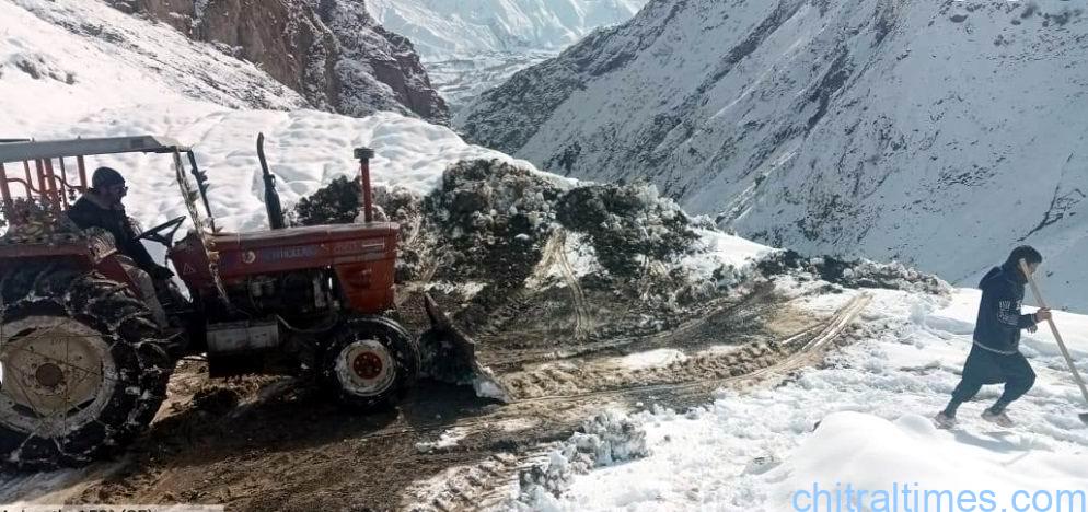 اپر چترال: برفباری کے بعد متعدد رابطہ سڑکیں بحال، بجلی کی ترسیل پر کام جاری، ضلعی انتظامیہ الرٹ