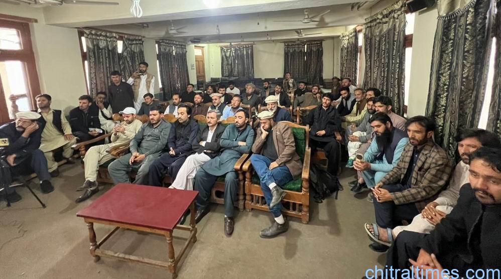 chitraltimes mpa fathiul mulk ali nasir and pti workers press confrence 4