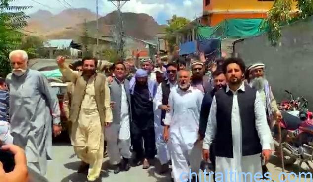 Chitral Times - The voice of Chitral | عدالتی تحریری معاہدے کے بعد محمد علی شاہ نے بھوک ہڑتال ختم کردی، موڑکہو پہنچنے پر شاندار استقبال chitraltimes mulkhow hunger strike ended on agrement 1