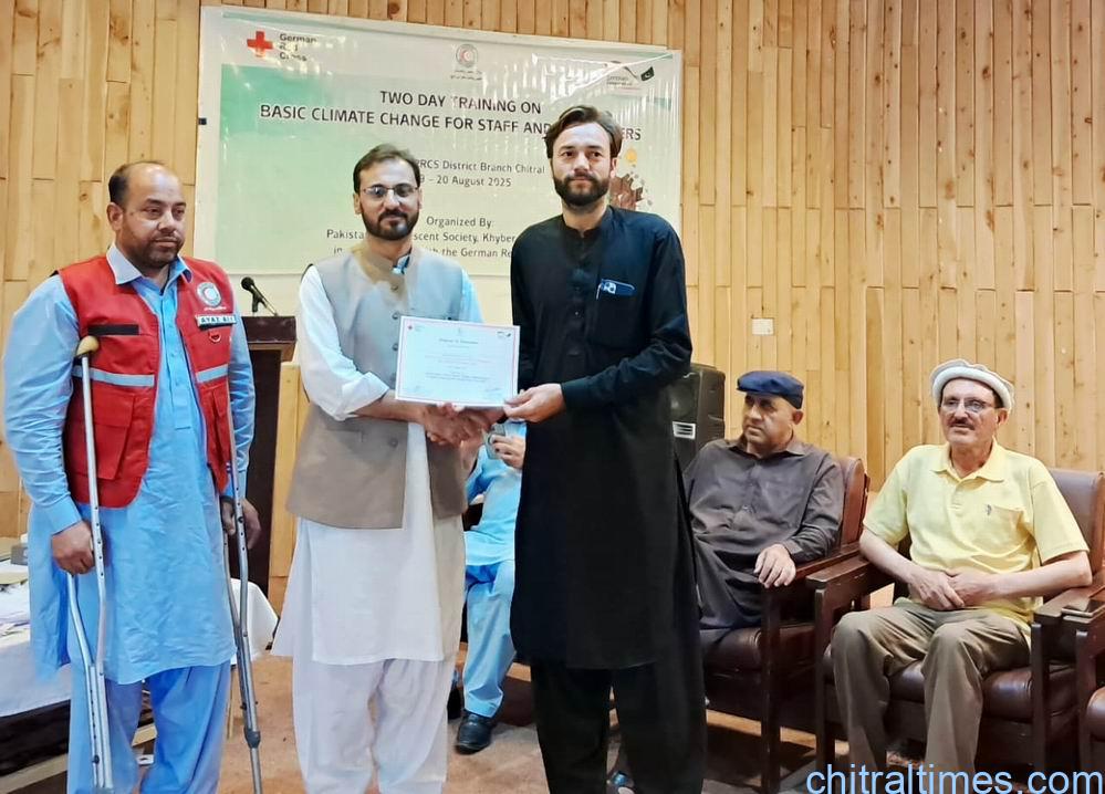 پاکستان ریڈ کریسنٹ سوسائٹی خیبر پختونخوا کے زیر اہتمام ضلع چترال میں رضاکاروں اور عملے کے ارکان کے لیے بنیادی موسمیاتی تبدیلی پر دو روزہ تربیتی ورکشاپ کا انعقاد