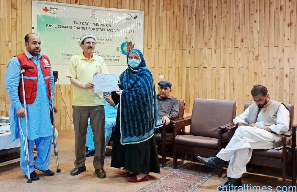 chitraltimes pakistan red crecent society organizes workshop chitral 4