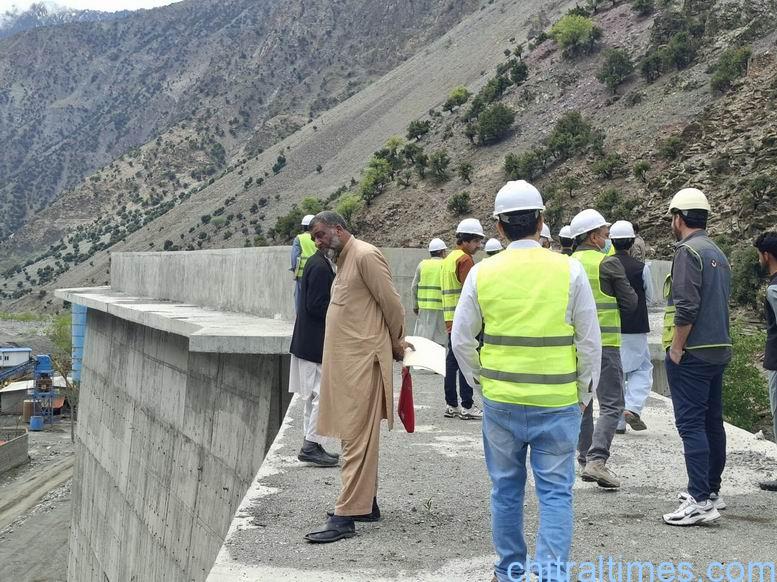chitraltimes pedo ceo and officials visit chitral lawi project 2
