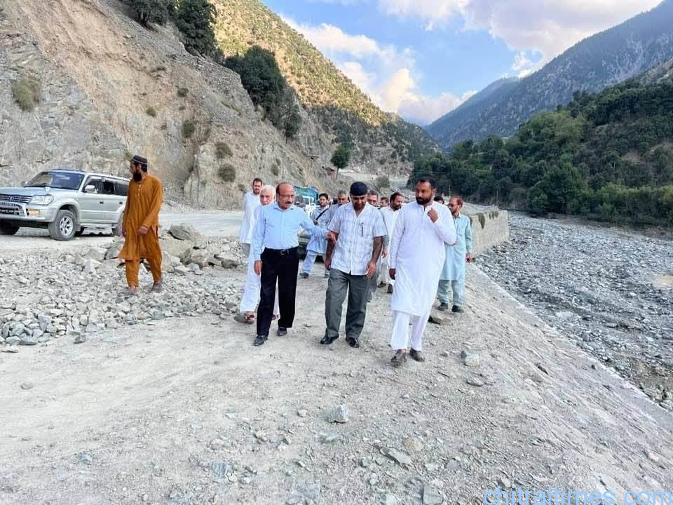 chitraltimes pm inspection team visit chitral lowari approach road 2