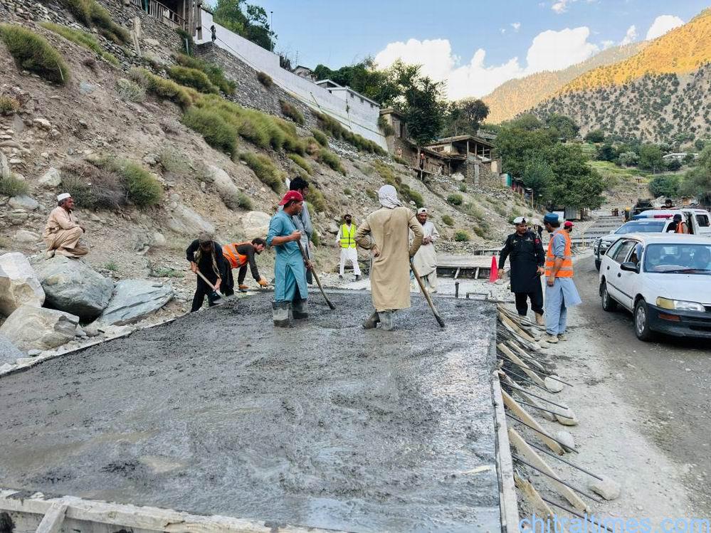 chitraltimes pm inspection team visit chitral lowari approach road 4