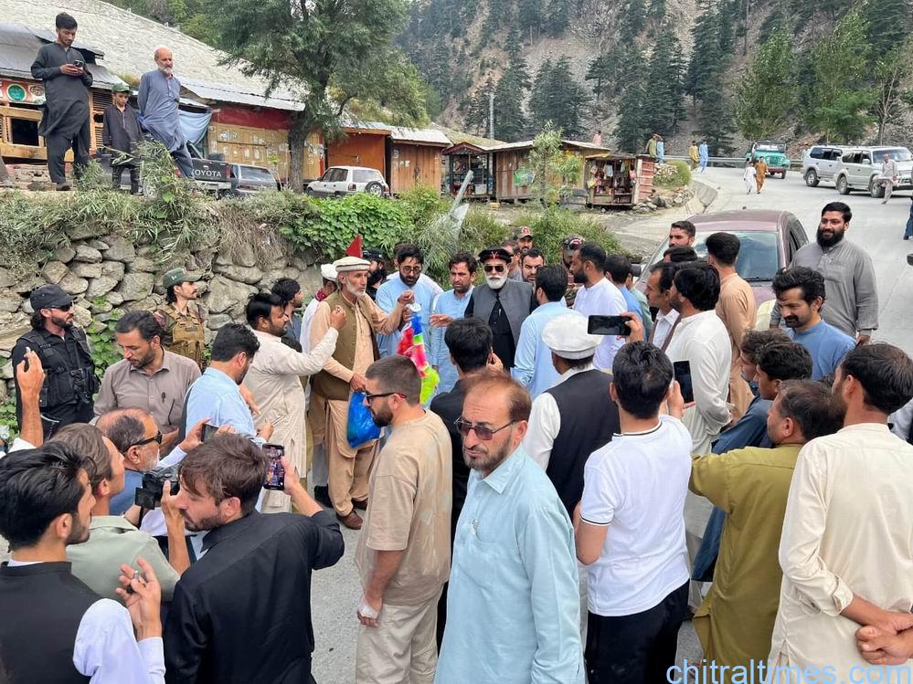 chitraltimes pm inspection team visit chitral lowari approach road 5