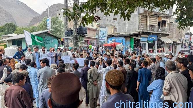 Chitral Times - The voice of Chitral | مالاکنڈ ڈویژن، خصوصاً چترال میں ٹیکس کے نفاذ کے خلاف پیپلز پارٹی کا احتجاج، حکومت سے فیصلہ واپس لینے کا مطالبہ chitraltimes ppp youth protest against tax imposistion in malakand divsion 1