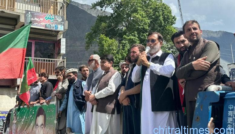 chitraltimes pti jalsa release mna abdul lateef 1