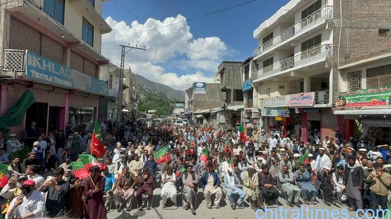 پاکستان تحریک انصاف چترال کے زیراہتمام احتجاجی جلسہ، چترال کے منتخب رکن قومی اسمبلی عبد الطیف کی فوری رہائی کا مطالبہ