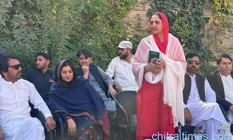 حکمران پارٹی کو ٹاون ہال چترال میں اجلاس کی اجازت نہ ملی، اجلاس سے قبل ہال کو سیل کردیاگیا، ڈپٹی اسپیکر بھی بے بس، کارکنان کا احتجاج 