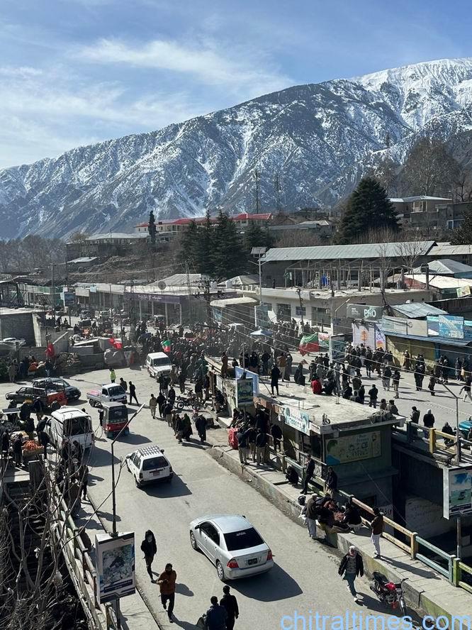 chitraltimes pti protest 8february and chitral bazar 7