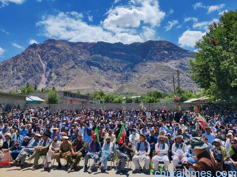 Chitral Times - The voice of Chitral | ایم این اے عبداللطیف کی رہائی کے حق میں بونی میں عوامی جلسہ، فوری رہائی کا مطالبہ chitraltimes pti upper chitral protest rally for relase of mna abdul akbar 2