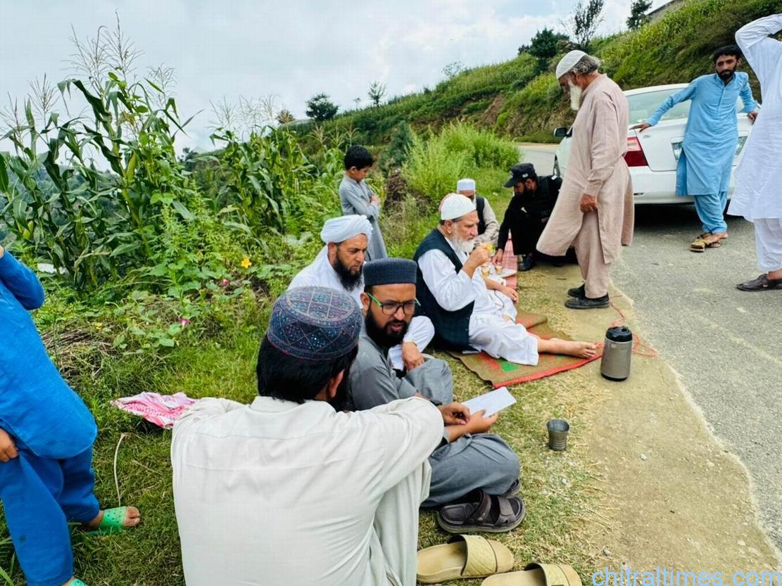 chitraltimes qari faizullah flood affected buner visits 1