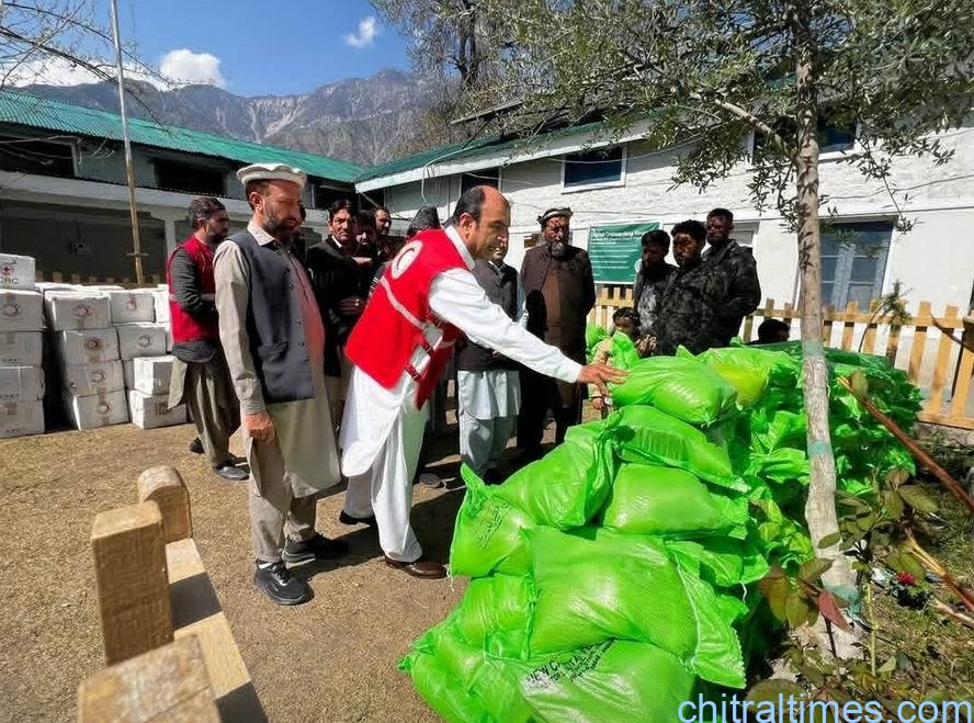 chitraltimes red cresent relief for arandu idps 3