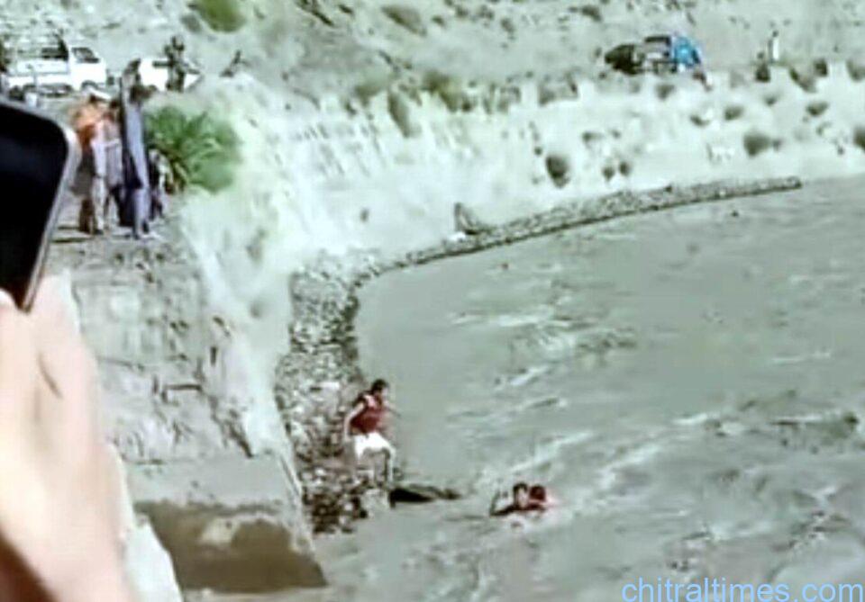chitraltimes rescue 1122 rescued two persons stuck in river conjunction 6