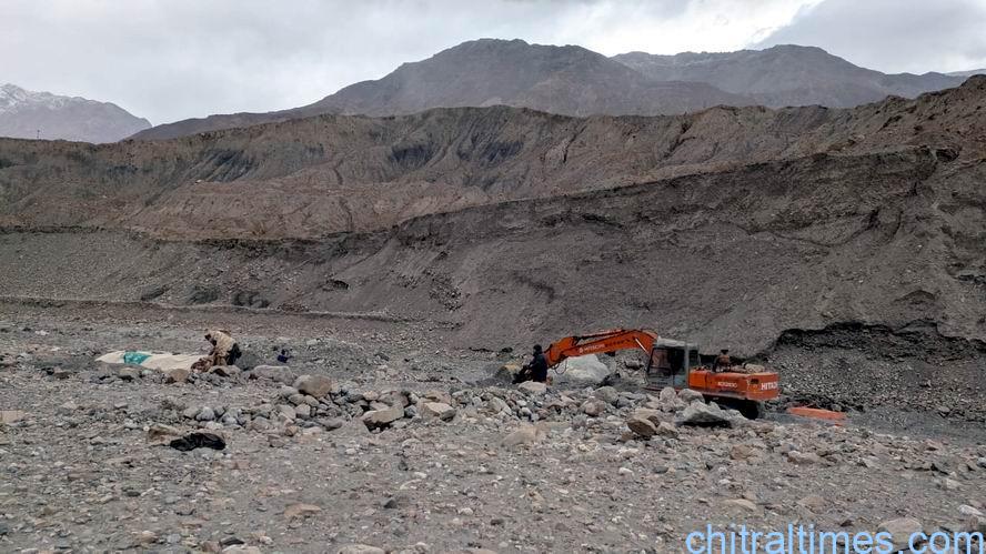 اپرچترال؛ شادیر میں حفاظتی پشتے کی تعمر کا کام بند کردیا گیا، عوام کا ضلعی انتظامیہ سے فوری بحالی کا مطالبہ، بصورت دیگر مستوج روڈ بلاک کرنے کی دھمکی