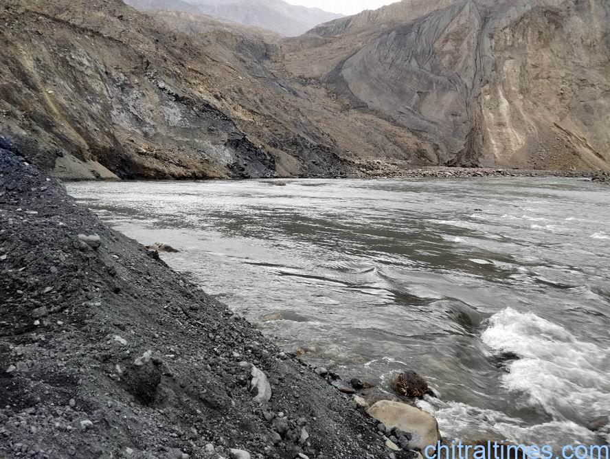 chitraltimes reshun shadar people protest against suspension of work on diversion 3