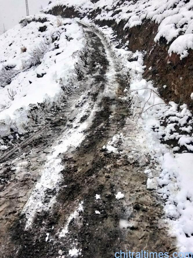 chitraltimes road snow clearence arkari shishikoh lowari 4