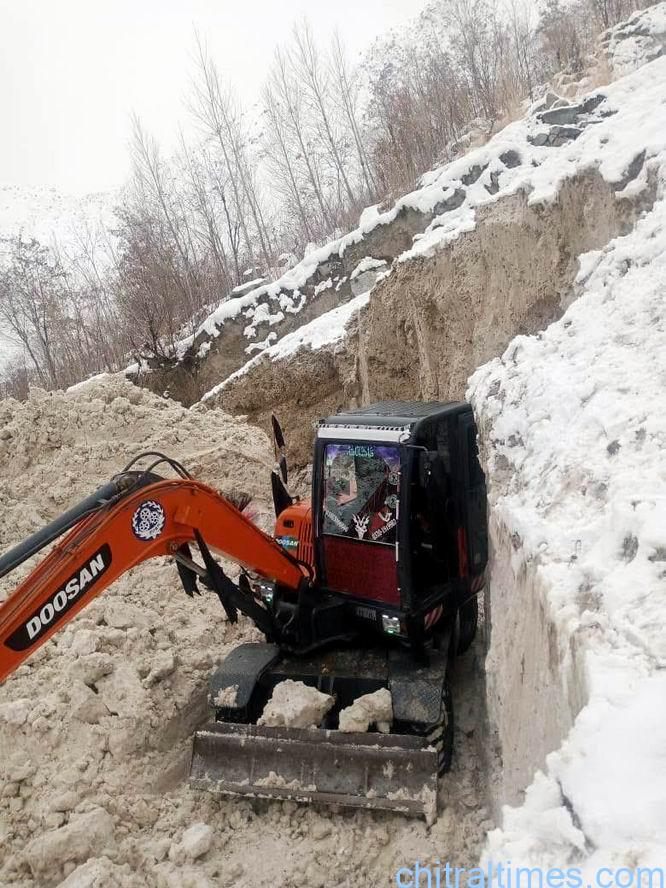 chitraltimes road snow clearence arkari shishikoh lowari 8