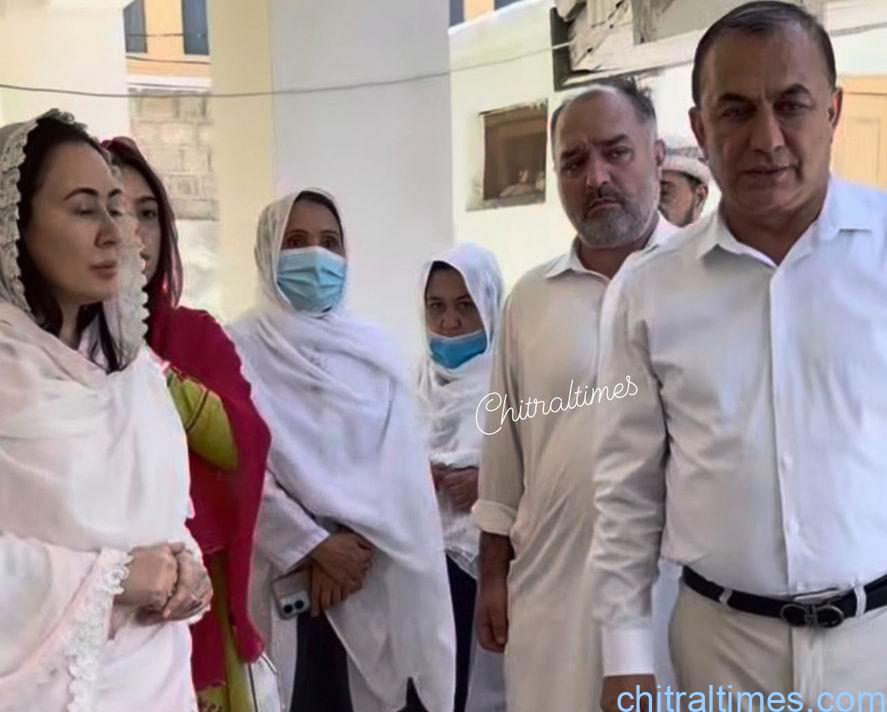 chitraltimes roziman shah and nighat shah visit dhq hospital chitral 1