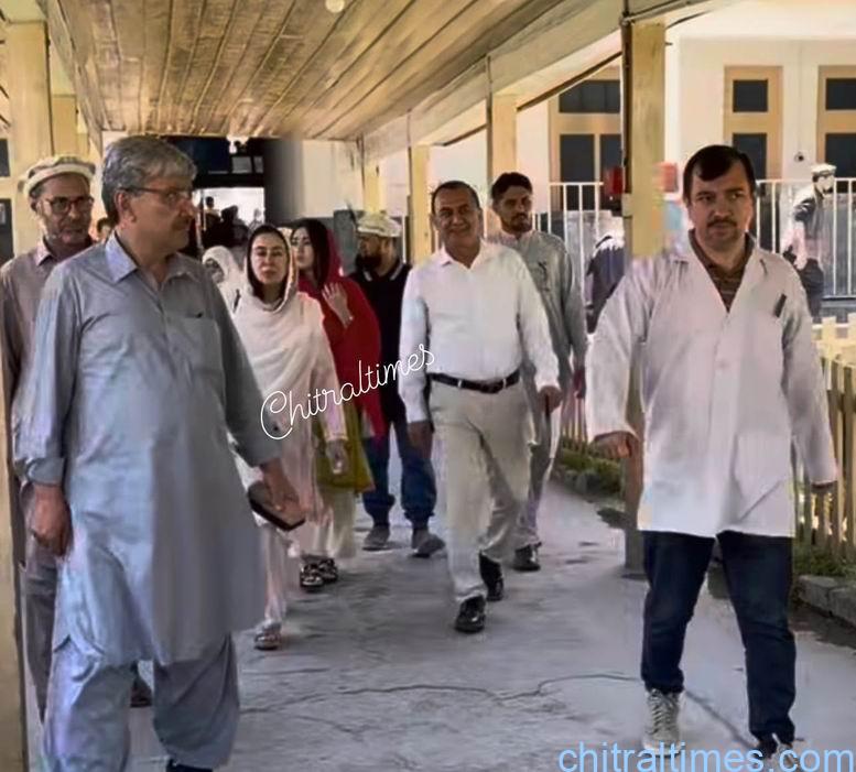 chitraltimes roziman shah and nighat shah visit dhq hospital chitral 6