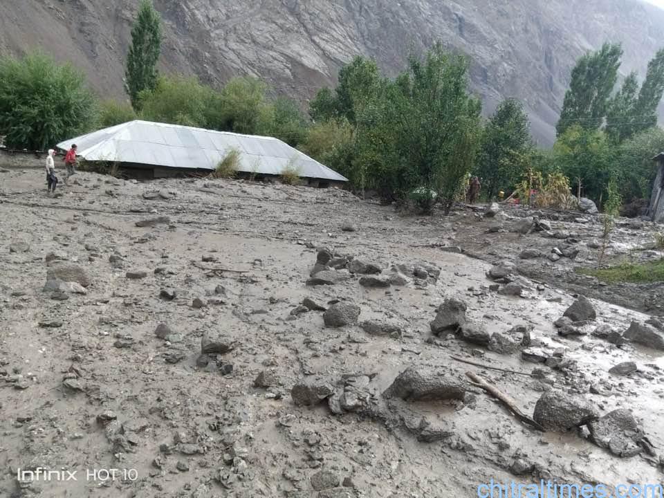 اپرچترال؛ تریچ شاگروم میں اچانک بارش سے ندی نالوں میں سیلابی صورتحال، مکانات، باغات اور کھڑی فصلوں کو نقصان، نشیبی علاقوں کے مکین محفوظ مقامات پر منتقل 