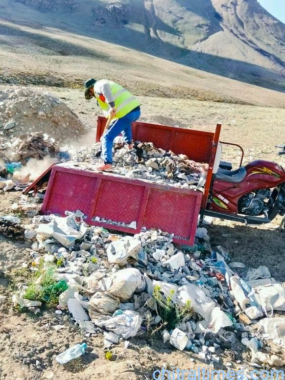 Chitral Times - The voice of Chitral | شندور فیسٹیول کے بعد صفائی مہم جاری، عوام لاسپور کی کوڑا کرکٹ محفوظ طریقے سے ٹھکانے لگانے کی اپیل chitraltimes shandur cleanliness campaign by tma mastuj n mulkhow 1