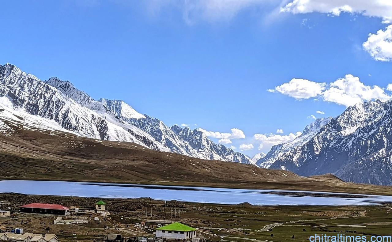 Chitral Times - The voice of Chitral | شندور فیسٹول کا رنگارنگ افتتاح، لاسپور کی دونوں ٹیمیں فاتح رہی، جبکہ تیسرے میچ میں یاسین کی ٹیم نے ٹائٹل اپنے نام کرلیا، صوبائی وزیرکھیل فخرجہان اور بریسٹر سیف نے فیسٹول کا افتتاح کیا chitraltimes shandur lake and polo ground 1