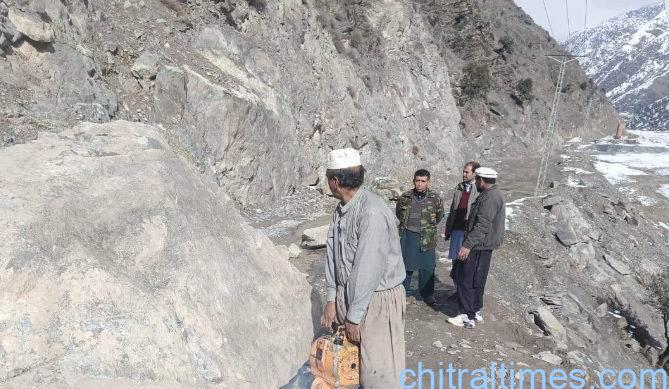 حالیہ برفباری کے بعد لوئر چترال میں سنو کلیئرنس آپریشن جاری، شیشی کوہ اور اکاری روڈ پر کام جاری