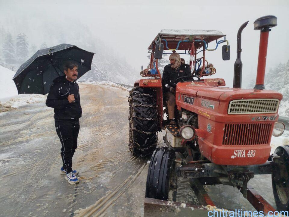 chitraltimes snow clearence lowari tunnel approach road 4