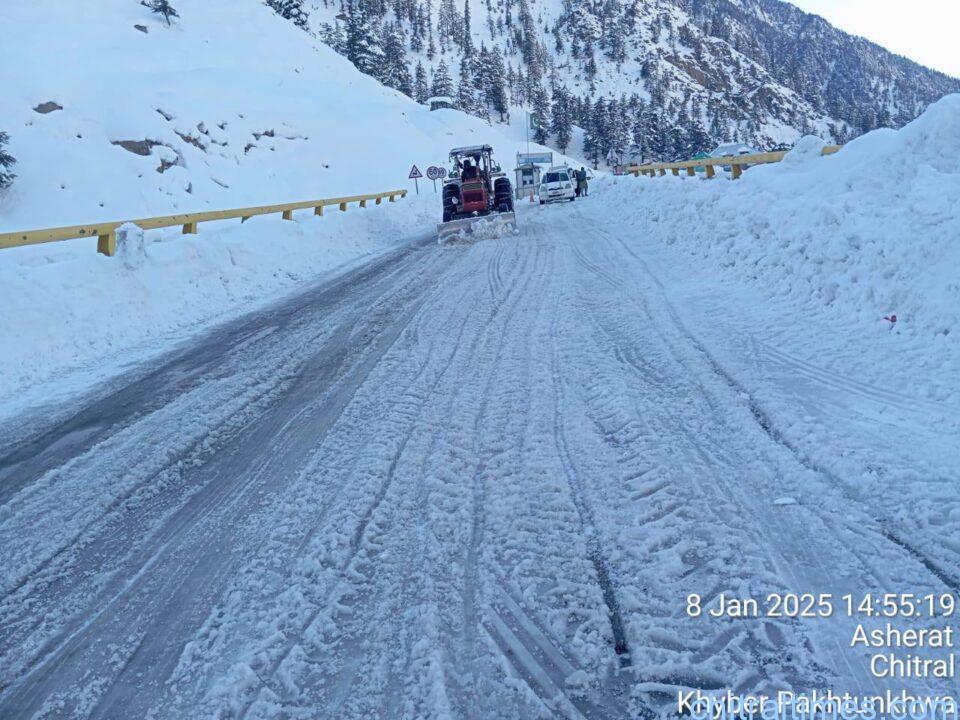 chitraltimes snow clearnce operation chitral lower 7