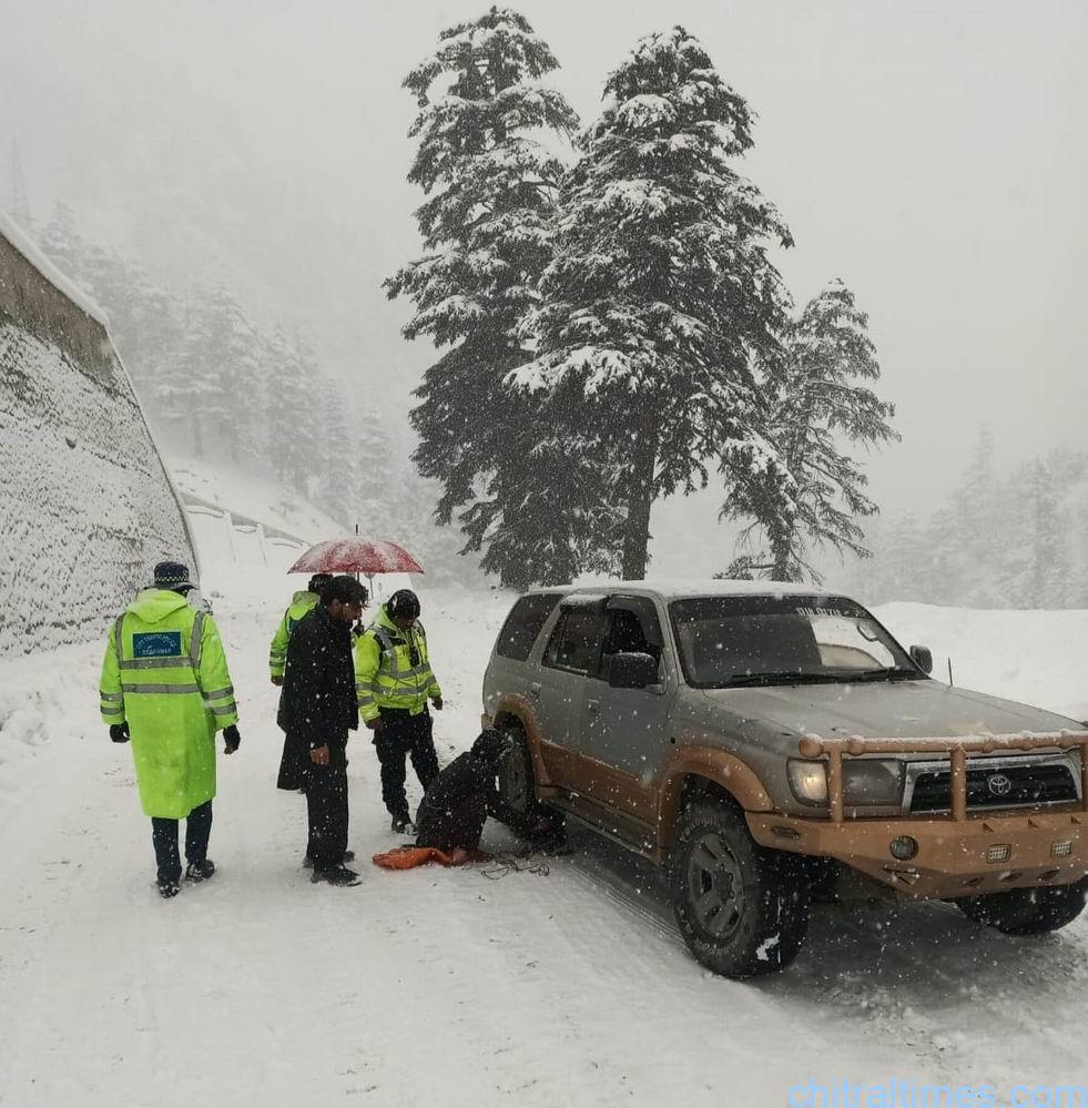 chitraltimes snowfall and lowari road 3