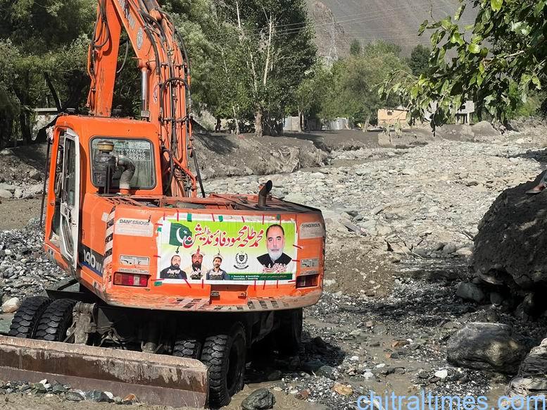 Chitral Times - The voice of Chitral | سیلاب سے متاثرہ علاقوں بروز اور جغور میں ضلعی انتظامیہ کے ساتھ غیر سرکاری ادارے بھی متحرک، امدادی کاموں میں مصروف chitraltimes talha mahmood foundation relief work jughoor 2