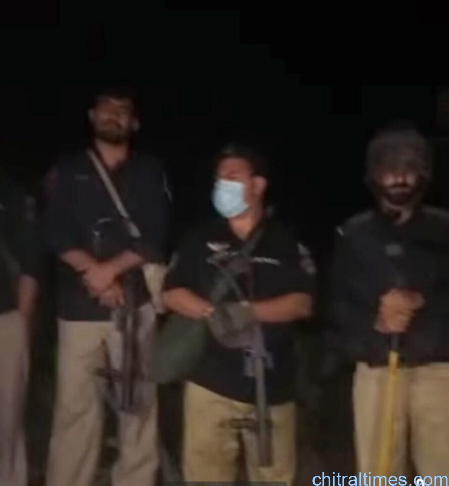 chitraltimes torkhow buzund road protest police shelling police injured 1