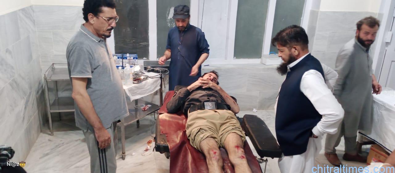 chitraltimes torkhow buzund road protest police shelling police injured 5