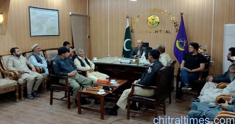 chitraltimes torkhow delegation and upper chitral admin meeting on torkhow road 2