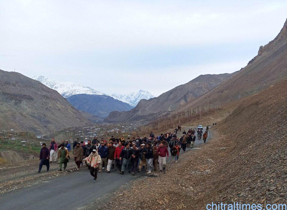 chitraltimes torkhow road protest rally to booni 2