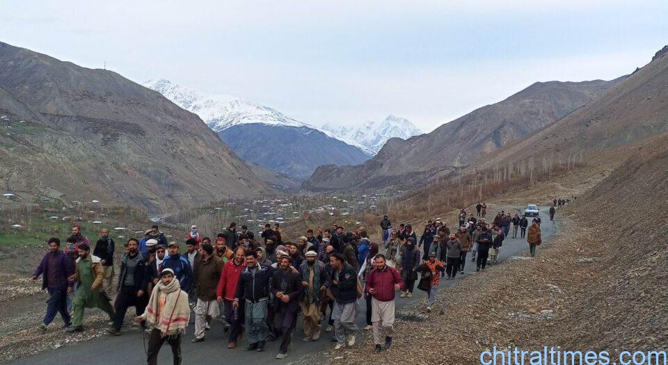 chitraltimes torkhow road protest rally to booni 3