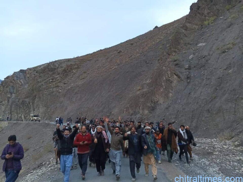 chitraltimes torkhow road protest rally to booni 5